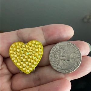 🖤Navika💕heart crystal magnetic hat clip